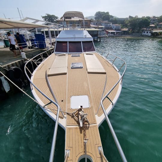 Alquiler de yate Marés Fun Motor de 45 pies en Buzios, Río de Janeiro, Brasil