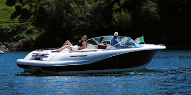 Cruzeiro pelo Lago Como em um luxuoso iate Runabout