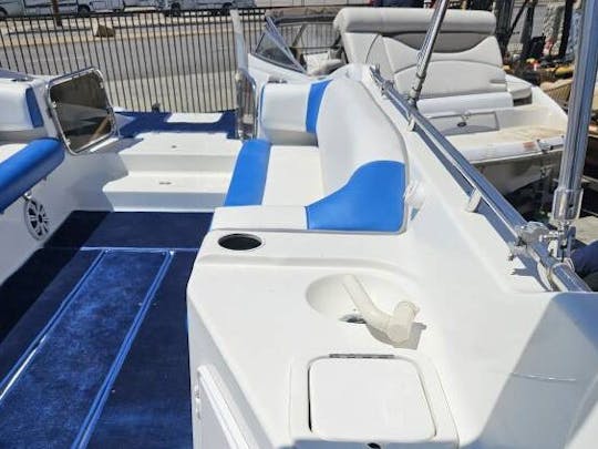 Bateau de fête Advantage Powercat XL | Location avec option d'achat