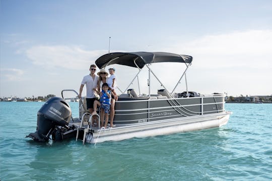 New 2023 Luxury Tritoon 24' up to 13 people! Tube for 2 included!