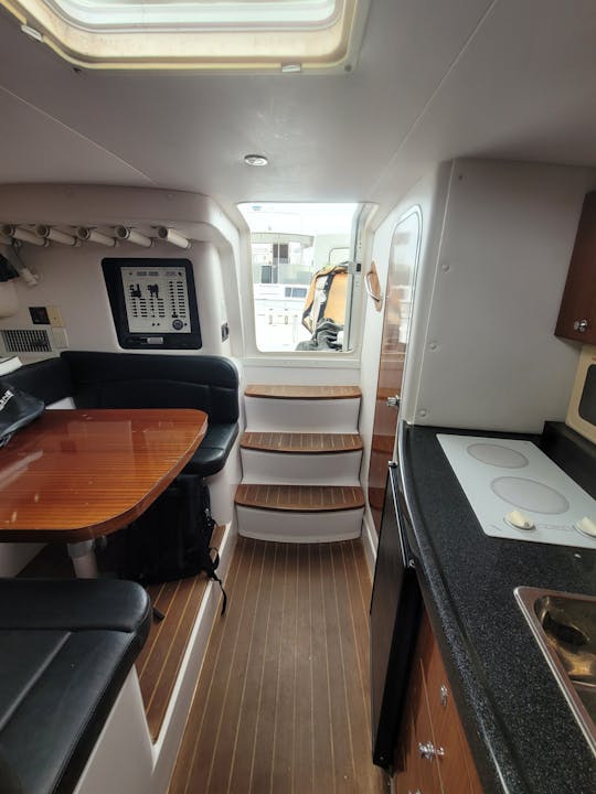 Partindo para um dia especial com o barco expresso Pro-Line 33