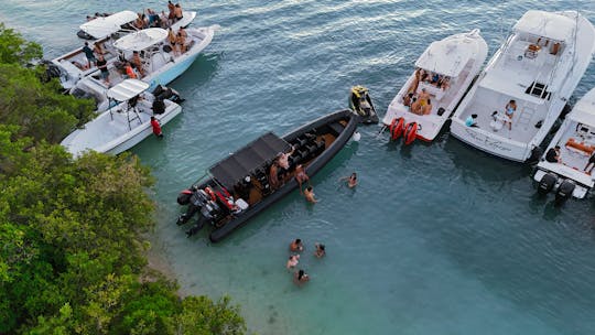 Visite las playas más hermosas de Curazao con un alquiler de barco privado