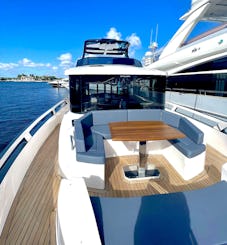 Alquiler de yates privados en Port Washington: Okean Flybridge de 52 pies