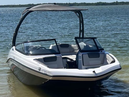 Experience the Thrills of Yamaha 2020 AR190 Boat Rental at Lake Lewisville