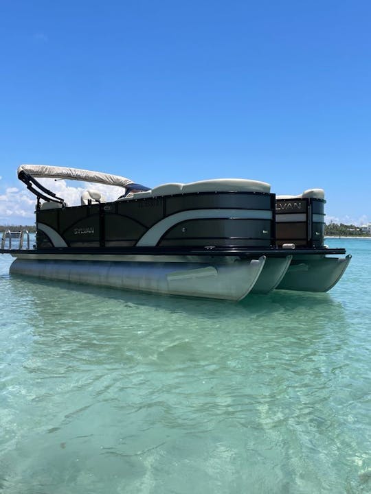 Best priced 24ft LUXURY TriPontoon Boat rental Southwest Florida. Captain avail