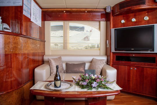 61ft Majesty - Luxury Yacht Charter in Dubai Harbour (30 persons)