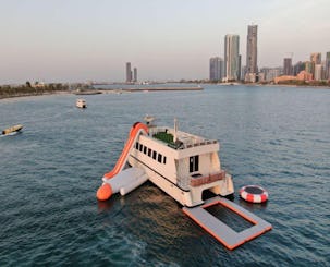 Yacht de luxe de 67 pieds avec toboggan, trampoline et piscine ☀️