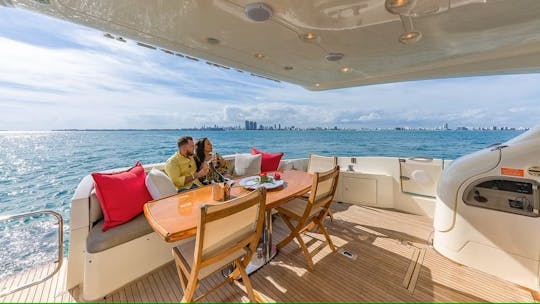 ¡DISFRUTA DE MIAMI EN UN LUJOSO AZIMUT FLYBRIDGE DE 70 PIES! 🌊