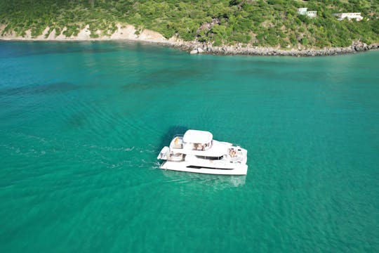 Tout nouveau catamaran à moteur ANGUILLA à 53 moteurs