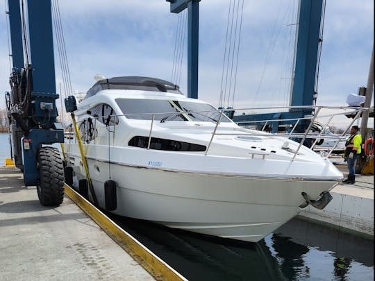 Executive Yacht, Privacy Assured, 49ft Azimut Yacht in Toronto