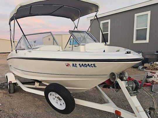 Adequado para famílias - Barco Bayliner Bowrider 175