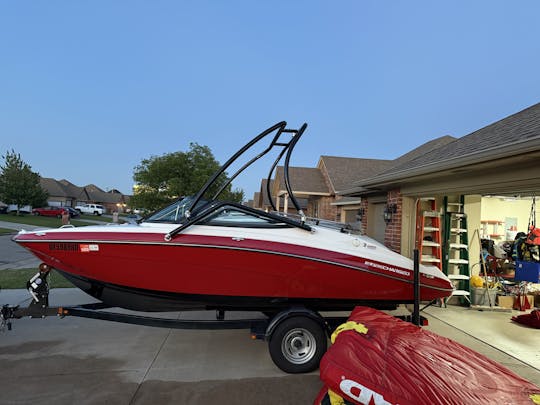 ¡Precioso barco de esquí Yamaha Power en alquiler en Oklahoma!