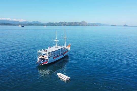 Aventura de pular pelas ilhas de Komodo 3D2N