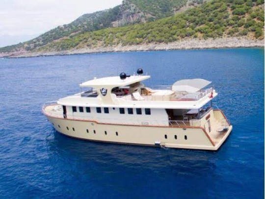 Alugue uma traineira Explorer de 4 cabines para uma viagem inesquecível em Muğla