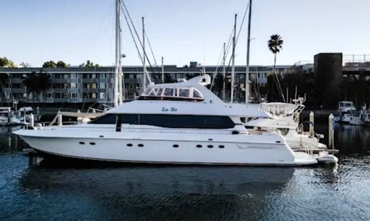 MÉGA YACHT LAZZARA DE 84 PIEDS À NEWPORT BEACH, EN CALIFORNIE !