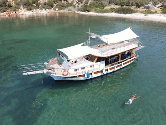 BATEAU EN BOIS NATUREL KAŞ ANTALYA DE 42 PIEDS