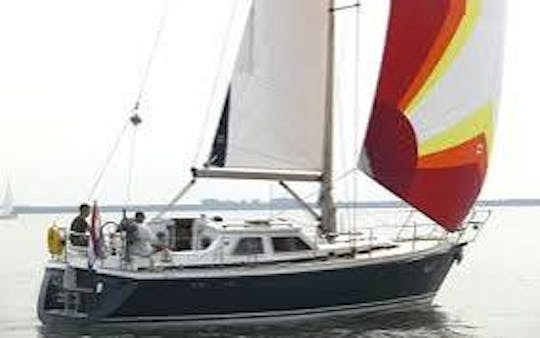 Sail the Seas on a 33' Challenger