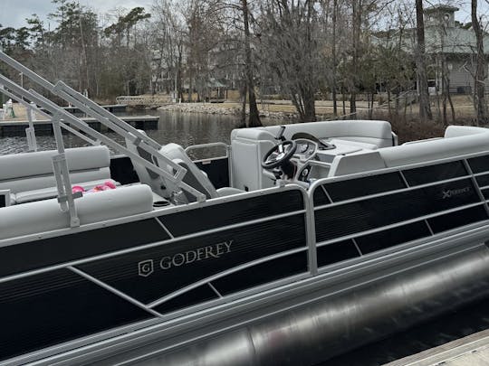 No boat? No Problem! Fun Under The Sun On A Pontoon