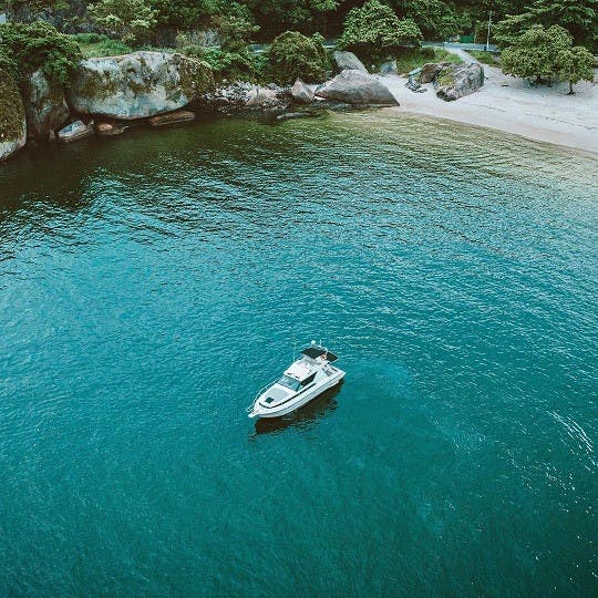 Alquiler de yate a motor Xfactor Oceanic de 36 pies en Río de Janeiro, Brasil