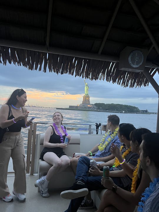 Bateau Tiki pour 45 passagers (prise en charge à Manhattan ou au New Jersey)