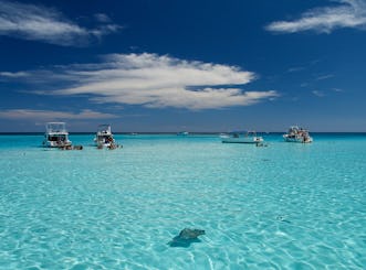  Private Yacht Charters, Enjoy The Beautiful Cayman Waters in Comfort. 