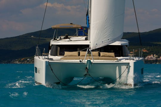 Aluguel de catamarã de luxo em Fountaine Pajot Lucia 40 em Cote d'Azur, França