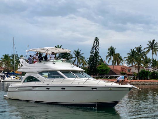 Azimut 46 ft for up to 15 guests