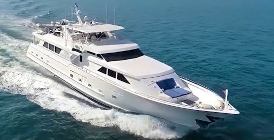 Luxury Experience on 103ft Broward Yacht| Puerto Vallarta (Includes food)