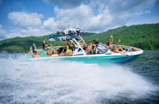 Axis 22' Wakeboarding Boat - Weekday Special!
