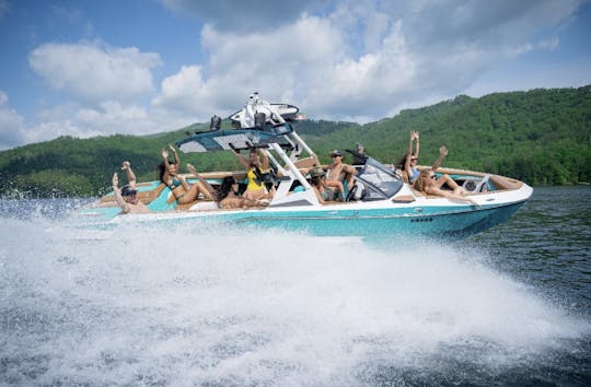 Axis 22' Wakeboarding Boat - Weekday Special!