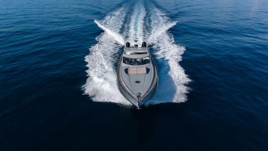 Location d'un méga-yacht de luxe Sunseeker Predator 68 sur la Côte d'Azur, France