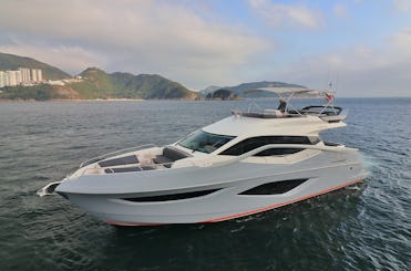 VOLEZ vers le M/Y numéro 62 - SPOUTNIK