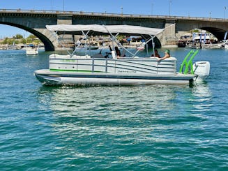 250hp tritoon, includes gas!