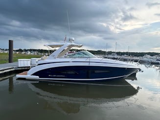 Beautiful & Modern 35 Foot Express Cruiser!!