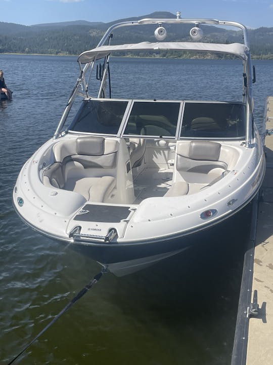 YAMAHA 212X for Wakesurfing and Cruising