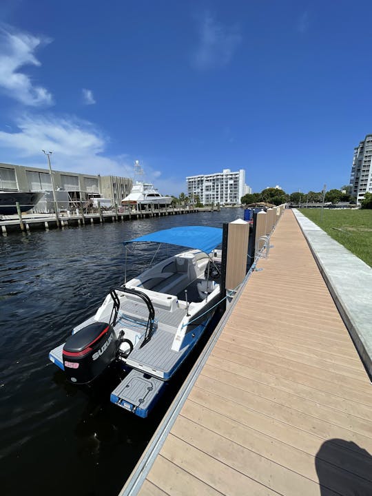 Spacious 23' Deck Boat! FUEL INCLUDED! Perfect for Sandbars/Cruising!