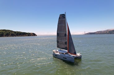 Luxury 40" Sail Catamaran - City Views, Anchoring, Sam's and more - San Fran