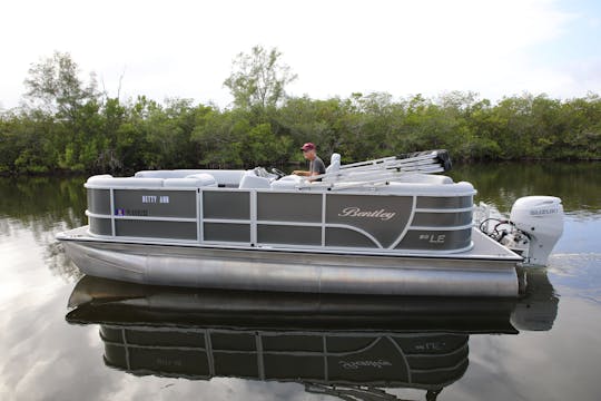 Bateau ponton récent de 20 pieds spacieux et propre