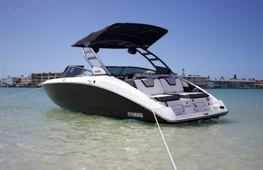 All-Inclusive 2021 25' Luxury Yamaha 252SE - Gas Included!