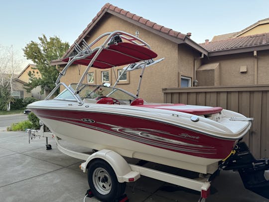 Sea Ray Ski Boat with all the essentials + LOUD AUDIO SYSTEM & Wakeboards / Tube