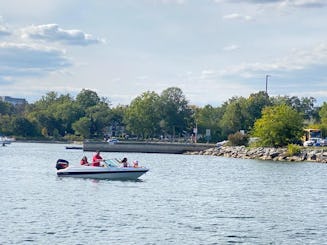 BATEAU BAYLINER BOWRIDER À LOUER OU À AFFRÉTER | 5 PERSONNES 150$ DE L'HEURE