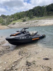 Diversión sobrealimentada en moto acuática Seadoo en Canyon Lake