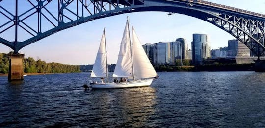 Aberto em um daysailor de 29 pés para até 12 amigos em Portland, Oregon