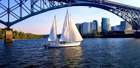 Open 29' daysailor for up to 12 friends in Portland, Oregon