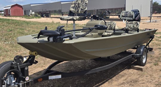 Tracker 1754 Fishing and Family Boat - Day or Night Trips