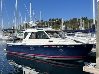 Elliott Bay and Lake Washington Cruises with Captain on a Cutwater 28