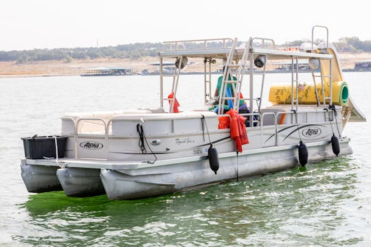 Pontón de 29 pies con tobogán, 17 pasajeros, estéreo a todo volumen, llamado Margaritaville