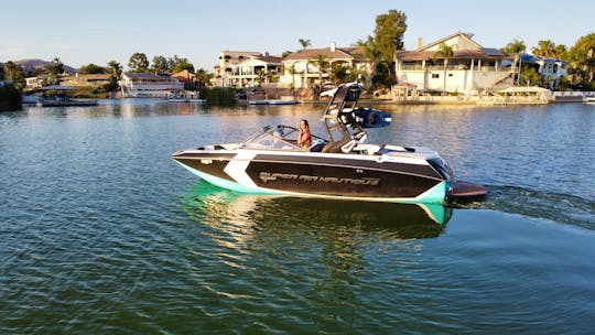 Super Air Nautique G21- Wakeboarding & Wake Surfing Charters 