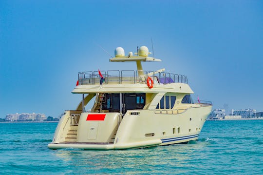 80ft Paramount X25 Power Mega Yacht Rental in Dubai, United Arab Emirates