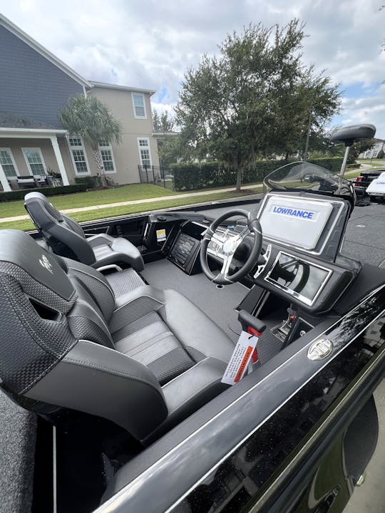 Bass Fishing Boat in St.Cloud on Big Lake Toho - 2025 Ranger Z520R